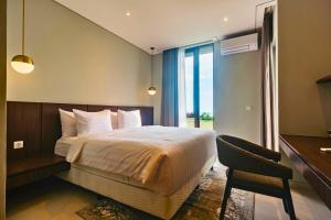 Resvara F25 - 3BR Private Pool Villa in Ciputra