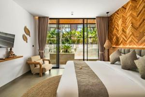 Emery Gorgeous 6 BR Private Pool Villa ZN293