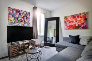 250 METERS to METRO BERRI UQAM - Spacious fully equipped APARTMENTS - 1 FREE PARKING per unit - in-unit Washer & Dryer - fully stocked KITCHEN - WORKSPACE PROVIDED - FAST WIFI - 5 minute walk to the FAMOUS ST CATHERINE & ST DENIS STREET