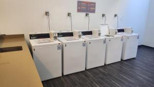 Studios Espacio Huerfanos