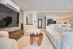 Seaside Hideaway Walk to Playa Flamingo Marina