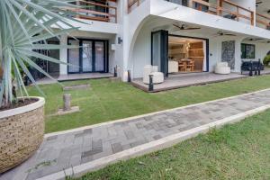 Seaside Hideaway Walk to Playa Flamingo Marina