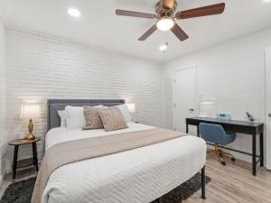 Charming Dallas Apartment near Airport