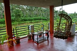 Rainy Cloud Homestay - Estate, Home Food, Near to Falls & Safari