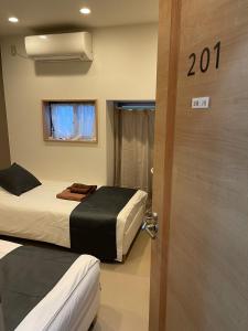 Shin-Okubo, Shinjukus best central location, private bathroom and toilet