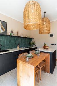 Stylish New Suites with Pool Near Balangan Beach