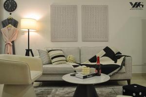 Core Soho Suite Bathtub Netflix near KLIA