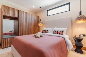 Brand-New Suites with Pool Minutes from Beach