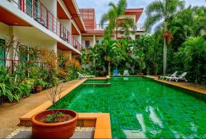 Relife apartments Большая квартира с панорамным видом на горы на Най Харне