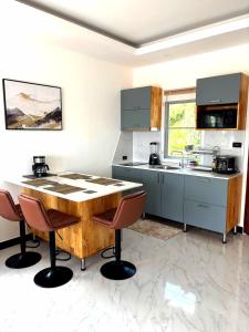 Relife apartments Большая квартира с панорамным видом на горы на Най Харне