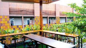 Garden View by Calli Rooms