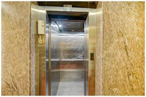 HOTEL TRIPLE -TREE Near Railway Station - Fully Air Conditioning- Best In Bhubneshwar Hotel