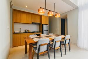 Resvara F28 - 3BR Private Pool Villa in Ciputra