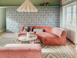 Charming Coastal House With Yoga Studio And Stream