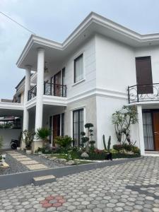 Villa Falenia City View Family Only