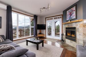 Condo 120B, Hot Tub, Panoramic Views & Game Area