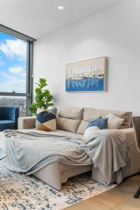 The Urban - Brand NEW 2BR with Sofa Bed at Queens Wharf with Pool and Gym