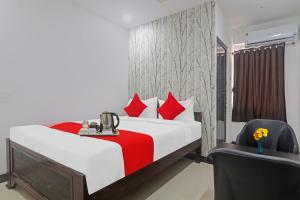 Super OYO 93463 Alwal Residency