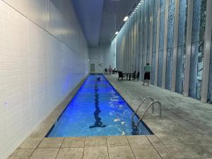 Modern CBD 2 Bedroom Apartment with Free Parking