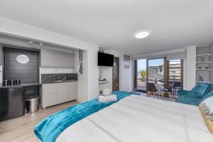 Cozy Sea View Escape with BBQ Demi Studio