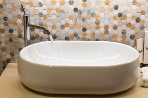 Luxury 2BR Golf View 85" TV Yas Bay