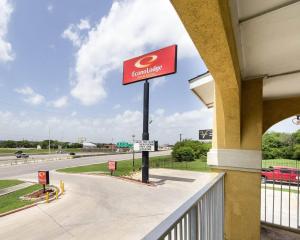 Econo Lodge Inn & Suites San Antonio near Frost Bank Center