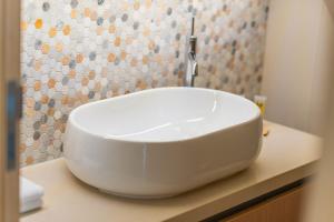 Luxury 2BR Golf View 85" TV Yas Bay