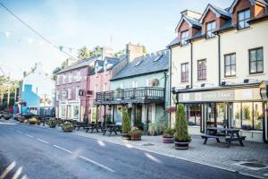 Glengarriff Harbour Cottages, Glengarriff, Co. Cork, Ireland.