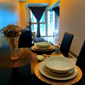 Cozy Modernistic 1 BR with Veranda!