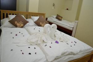 Triple Room room in Ezüstfenyő Hotel
