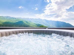 Nature Beauty with pool and whirlpool