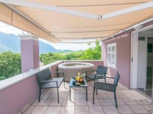 Nature Beauty with pool and whirlpool
