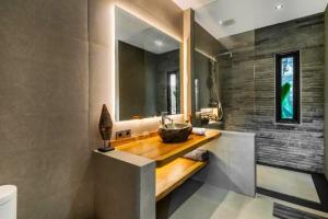 Sigrid 6 BR Private Pool Villa ZN295