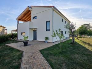 Villa in Mar ana with swimming pool