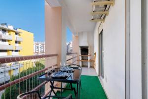 Barbecue and Beach – 200m away