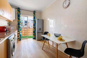 Barbecue and Beach – 200m away