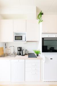 Kivis Modern Studio near Train Mall & Airport