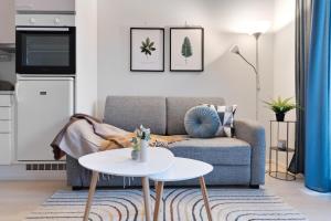 Kivis Modern Studio near Train Mall & Airport