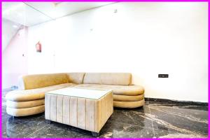 Hotel New Hometown Premium Near Jagannath Temple - Fully Air conditioned & Spacious Luxuary Rooms - Free Wifi & Parking Facilities - A Heart of The City