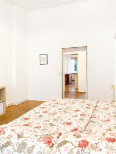 Sunny Renovated Ground-Floor Apartment in Neukölln