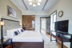 Spacious & Versatile 2BR Elite Downtown Residence