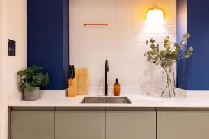 Cozy 2 Bedroom Flat - Minutes from Angel Tube & Regent`s Canal