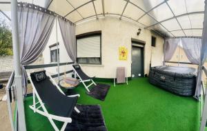 LakePark Garden Villa with swimming pool & park