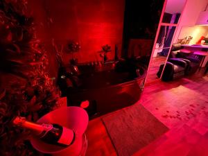 Red Pleasure Room Balneo