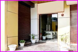 Hotel Chankaya BNR Palace - Jagannath Temple - Sea Beach - Swimming Pool- Restaurant - Lift And Parking Facilities - Fully Air Condition withLuxury Luxuary Rooms With Attached-Balcony - A Top Rated Hotel