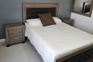 Apartment Sleeps 6 with Pool Access