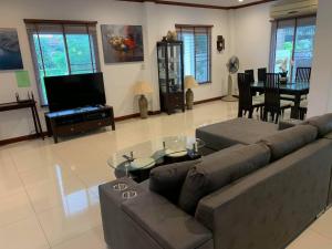 Mountain Retreat in Nong Kae, Thailand - Perfect for Families