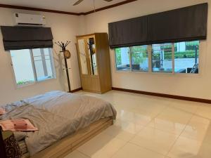 Mountain Retreat in Nong Kae, Thailand - Perfect for Families