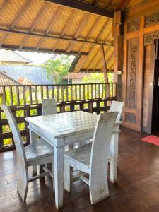 Wooden Villa by Prasi