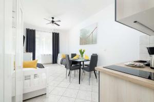 Comfortable Studio for 3 People with Parking in Kołobrzeg by Noclegi Renters